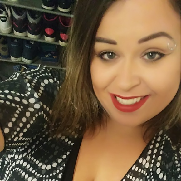 Meet your Posher, Jillian - Picture 1 of 1